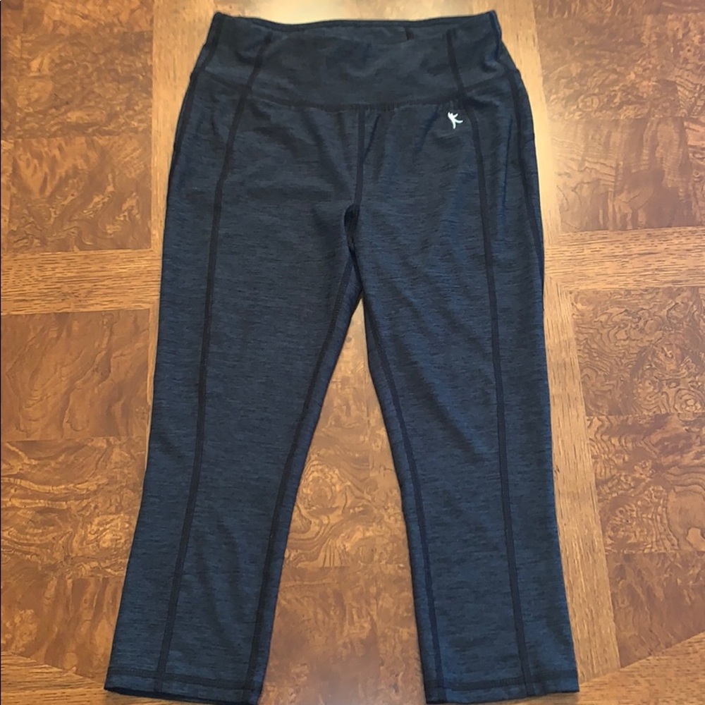 Danskin Now cropped Athletic pants gray size XS.
